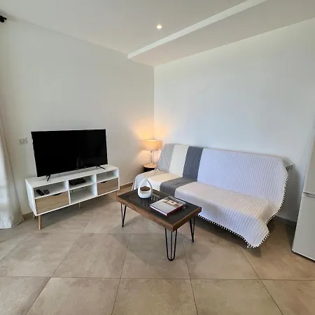 Charming 1 Bedroom - Terrace With Garden View & Pool Access 아파트 *