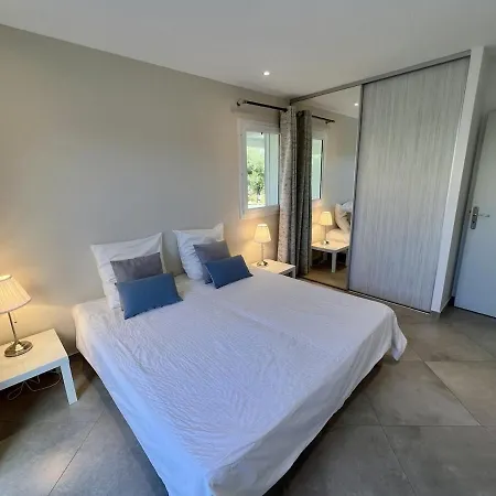 Charming 1 Bedroom - Terrace With Garden View & Pool Access 아파트