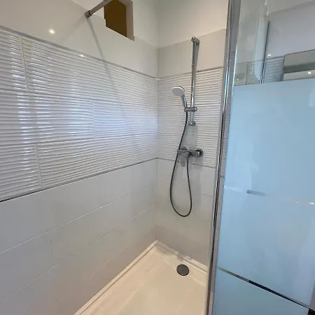 Charming 1 Bedroom - Terrace With Garden View & Pool Access 아파트 몽티셀로
