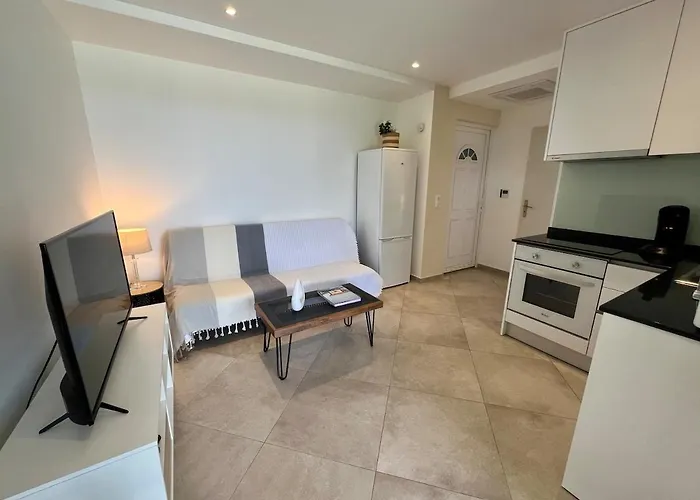 Charming 1 Bedroom - Terrace With Garden View & Pool Access * モンティセロ