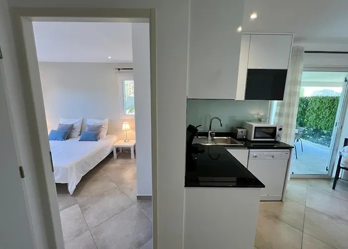 アパート Charming 1 Bedroom - Terrace With Garden View & Pool Access