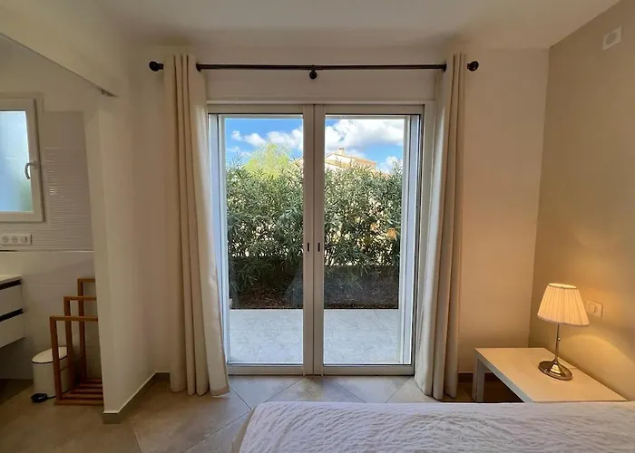 Charming 1 Bedroom - Terrace With Garden View & Pool Access アパート モンティセロ