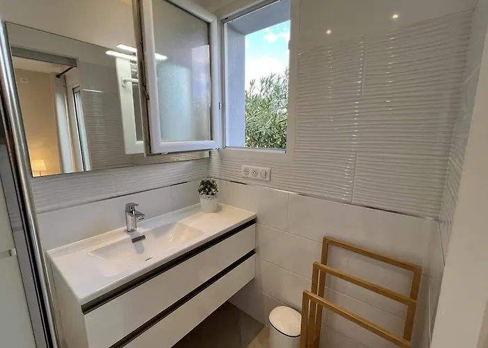 Charming 1 Bedroom - Terrace With Garden View & Pool Access アパート モンティセロ