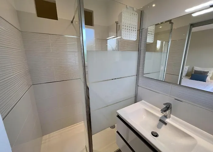 アパート Charming 1 Bedroom - Terrace With Garden View & Pool Access モンティセロ