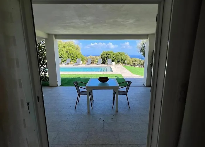 アパート Charming 1 Bedroom - Terrace With Garden View & Pool Access モンティセロ