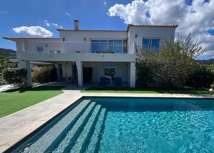 Charming 1 Bedroom - Terrace With Garden View & Pool Access *