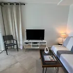 Apartman Charming 1 Bedroom - Terrace With Garden View & Pool Access *