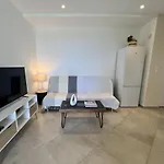 Charming 1 Bedroom - Terrace With Garden View & Pool Access Apartamento Monticello
