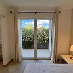 Charming 1 Bedroom - Terrace With Garden View & Pool Access Apartamento Monticello