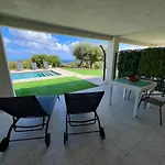 Charming 1 Bedroom - Terrace With Garden View & Pool Access Apartman *