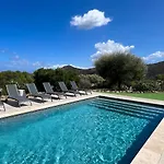 Apartman Charming 1 Bedroom - Terrace With Garden View & Pool Access