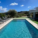 Charming 1 Bedroom - Terrace With Garden View & Pool Access Apartman