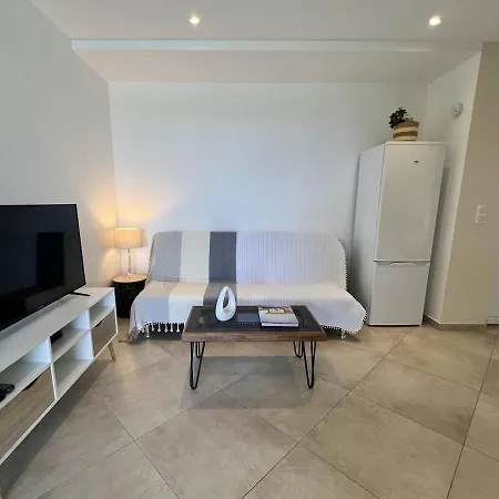 Charming 1 Bedroom - Terrace With Garden View & Pool Access Apartment Monticello
