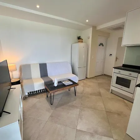 Charming 1 Bedroom - Terrace With Garden View & Pool Access * モンティセロ