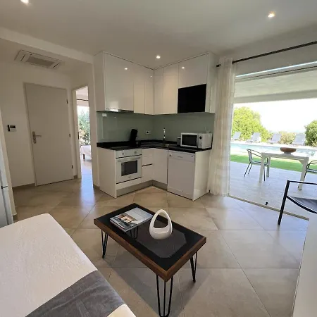 Charming 1 Bedroom - Terrace With Garden View & Pool Access Apartment Monticello