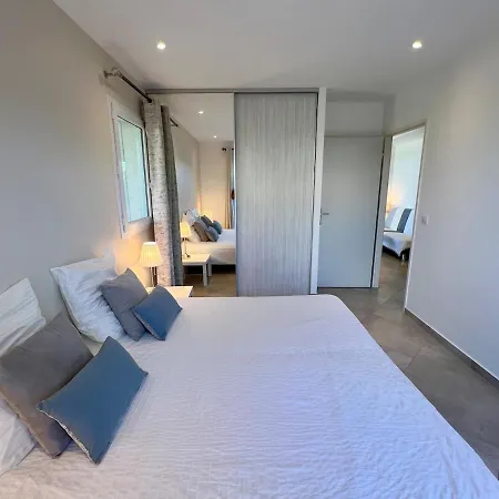 Charming 1 Bedroom - Terrace With Garden View & Pool Access Apartment Monticello