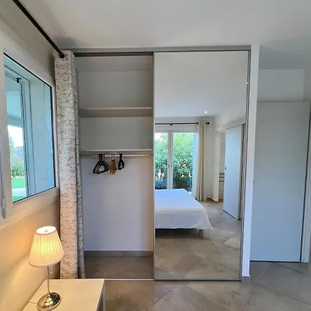 Charming 1 Bedroom - Terrace With Garden View & Pool Access アパート モンティセロ