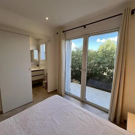 Charming 1 Bedroom - Terrace With Garden View & Pool Access *