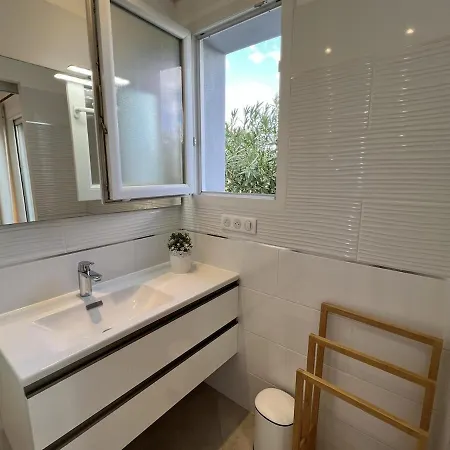 Charming 1 Bedroom - Terrace With Garden View & Pool Access アパート モンティセロ