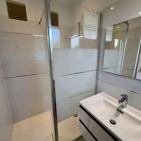 Apartment Charming 1 Bedroom - Terrace With Garden View & Pool Access Monticello