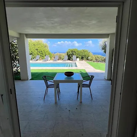 アパート Charming 1 Bedroom - Terrace With Garden View & Pool Access モンティセロ