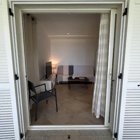 アパート Charming 1 Bedroom - Terrace With Garden View & Pool Access モンティセロ