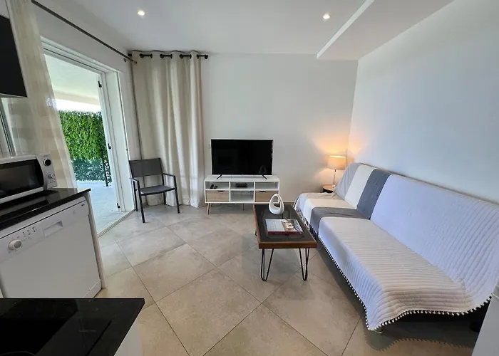 Charming 1 Bedroom - Terrace With Garden View & Pool Access Διαμέρισμα Μοντιτσέλο