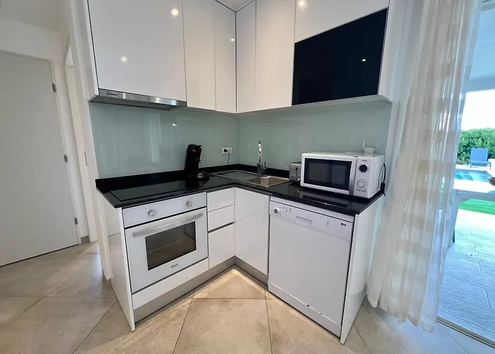 Charming 1 Bedroom - Terrace With Garden View & Pool Access Lejlighed *