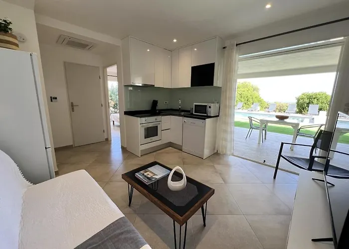 Charming 1 Bedroom - Terrace With Garden View & Pool Access Διαμέρισμα Μοντιτσέλο