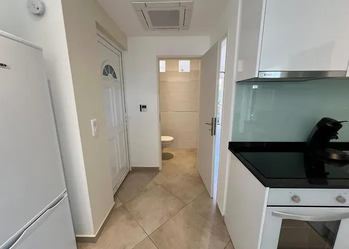 Charming 1 Bedroom - Terrace With Garden View & Pool Access * Μοντιτσέλο