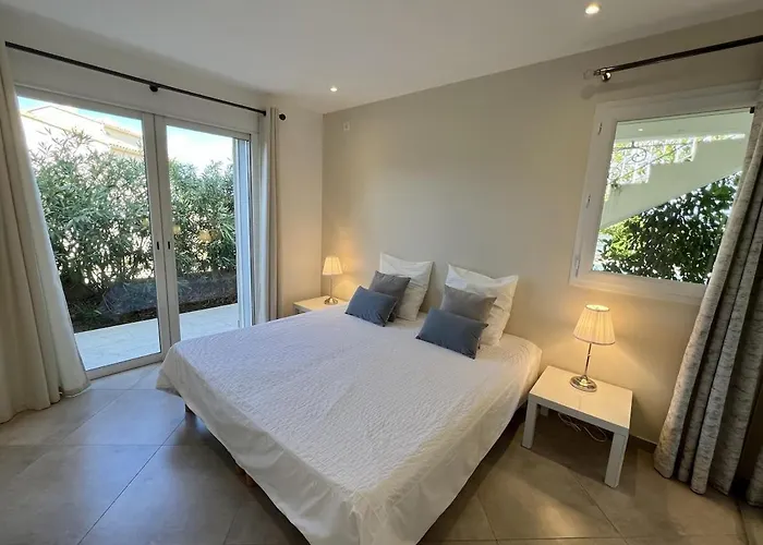 Charming 1 Bedroom - Terrace With Garden View & Pool Access Lejlighed *