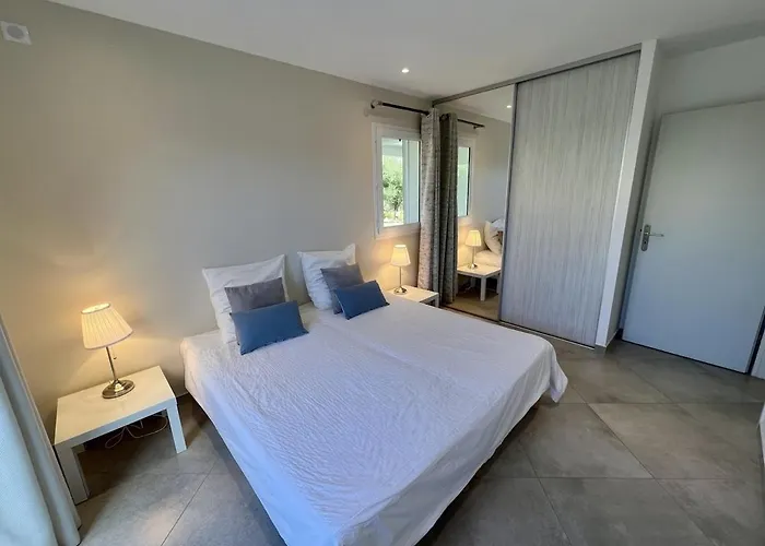 Charming 1 Bedroom - Terrace With Garden View & Pool Access Lejlighed