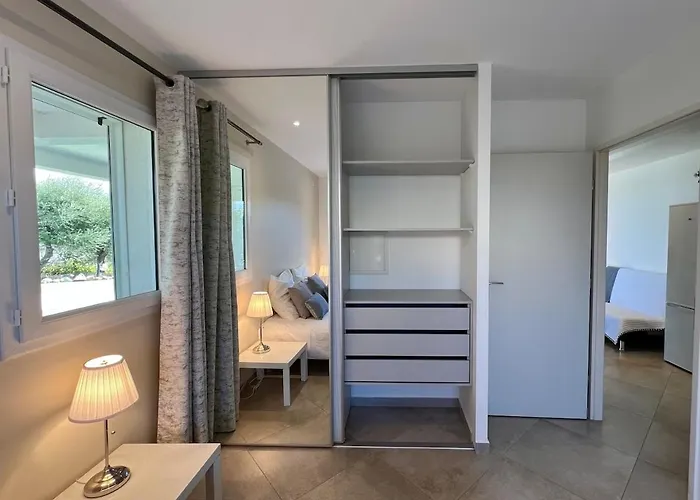 Charming 1 Bedroom - Terrace With Garden View & Pool Access Διαμέρισμα Μοντιτσέλο