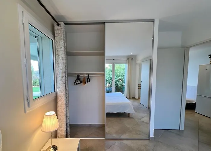 Charming 1 Bedroom - Terrace With Garden View & Pool Access Lejlighed Monticello