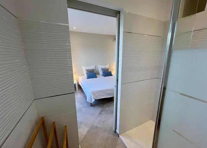 Charming 1 Bedroom - Terrace With Garden View & Pool Access Lejlighed *