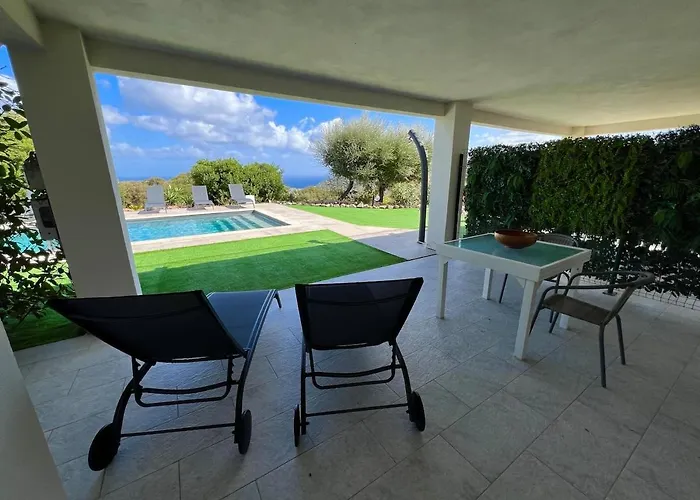 Charming 1 Bedroom - Terrace With Garden View & Pool Access Lejlighed *